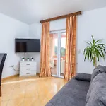 Apartman 2 Bedroom Amazing In Pula