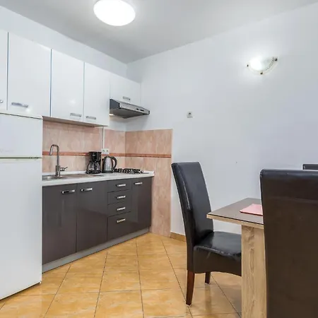 Lovely In With Kitchen Pola