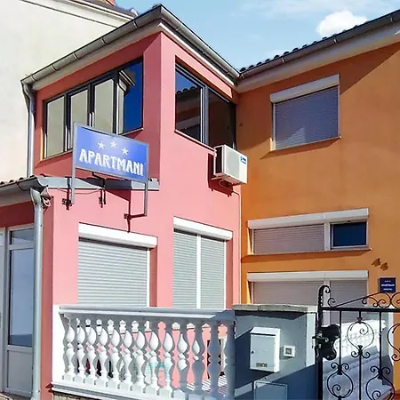 Appartamento Lovely In With Kitchen Pola