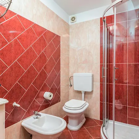 Lovely In With Kitchen Apartment Pula