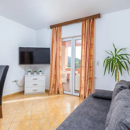 Apartmán Lovely In With Kitchen Pula