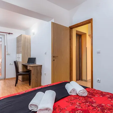 Lovely In With Kitchen Pula