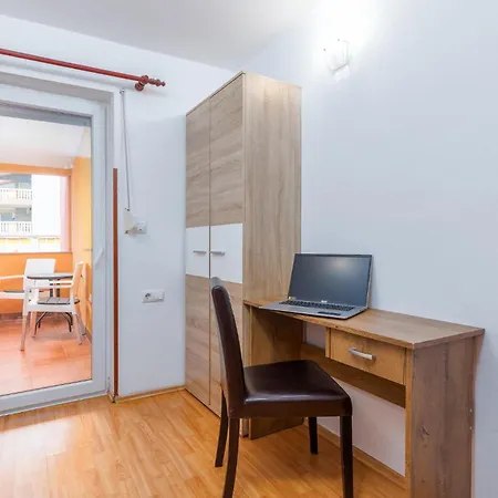 2 Bedroom Awesome In Pula