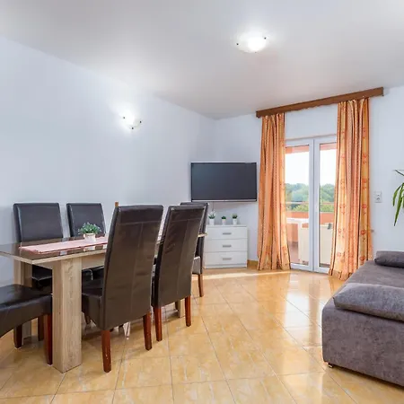 Apartament 2 Bedroom Awesome In *